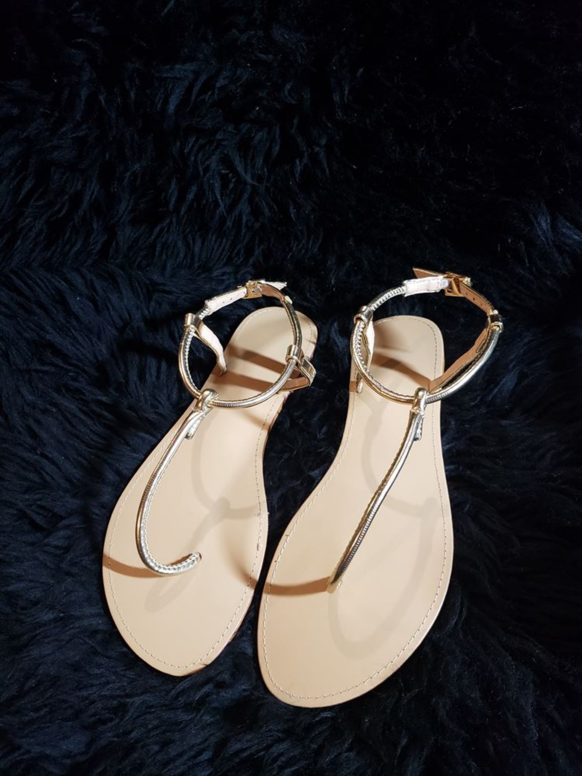 Picture of Chic Gold Colored Slippers - Perfect for Relaxing in Style!